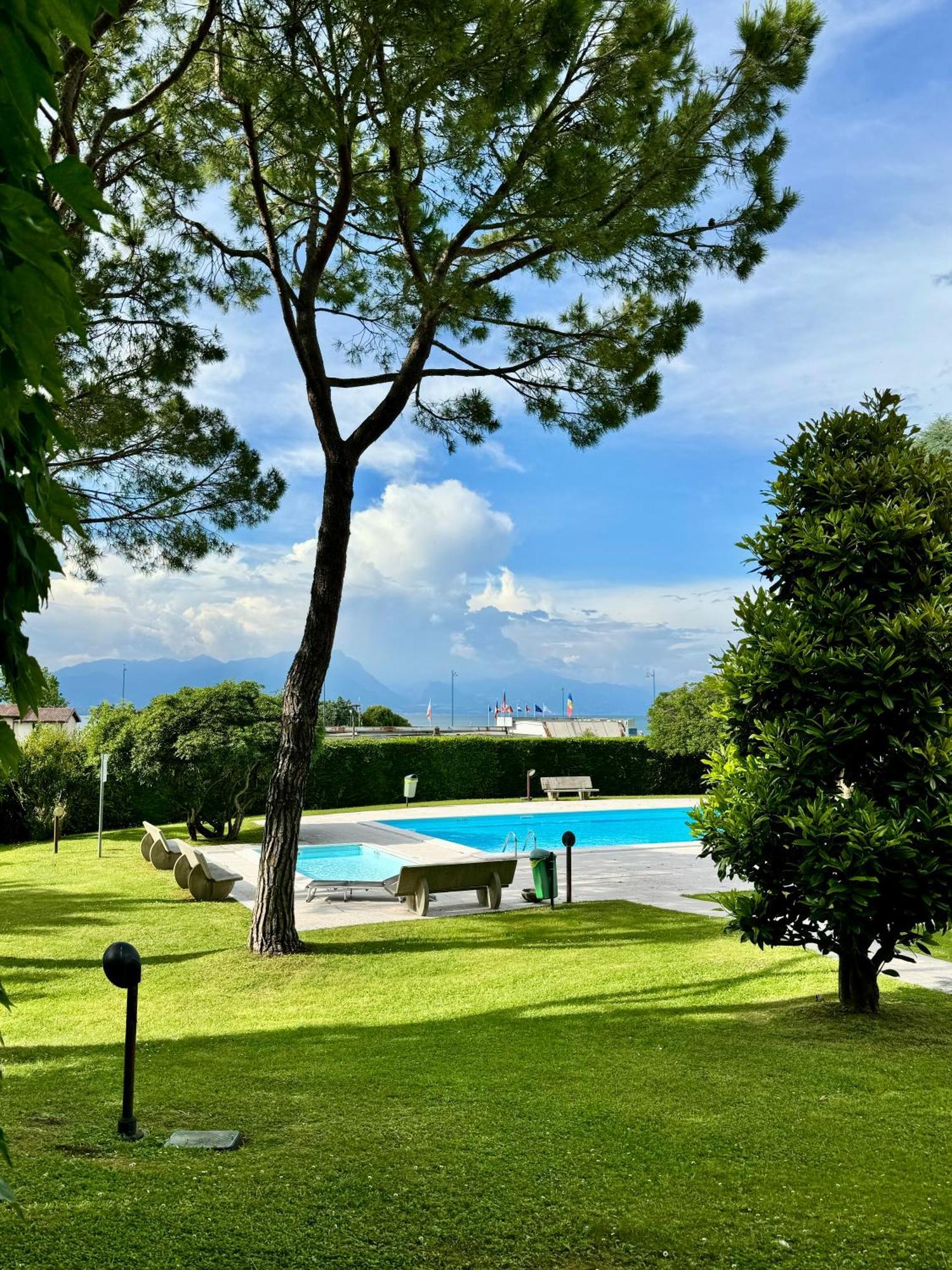 Amazing Residence Lake View Desenzano Ντεζεντσάνο ντελ Γκάρντα Εξωτερικό φωτογραφία