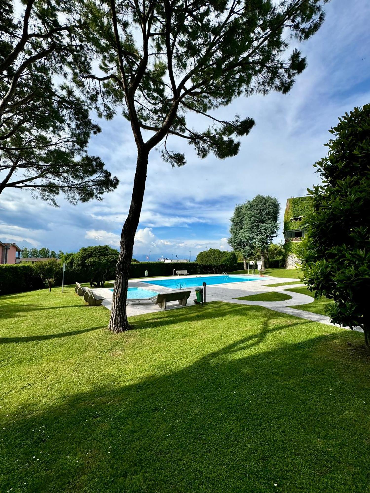 Amazing Residence Lake View Desenzano Ντεζεντσάνο ντελ Γκάρντα Εξωτερικό φωτογραφία